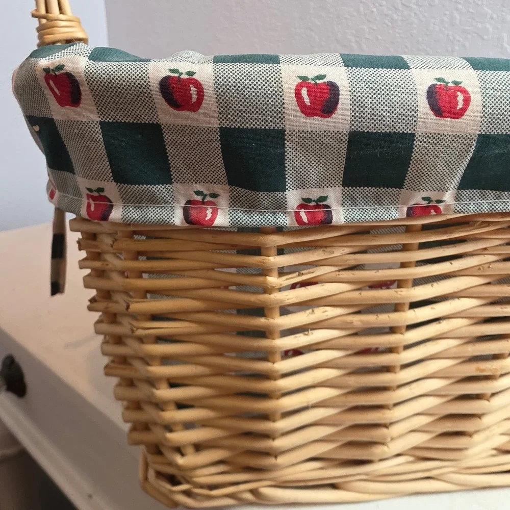Woven Wicker Picnic Basket Green Gingham Apple Print Liner Farmhouse 15x15 inch‎